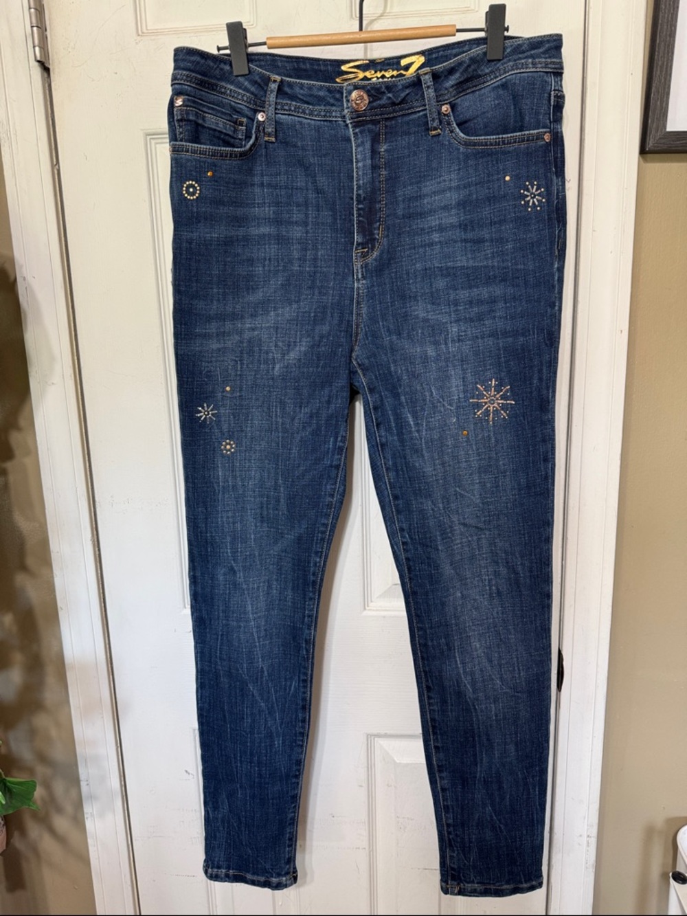 Seven7 Sunrise Mid Rise Dark Blue Skinny Stud Accents Size 12 W 17” L 28”